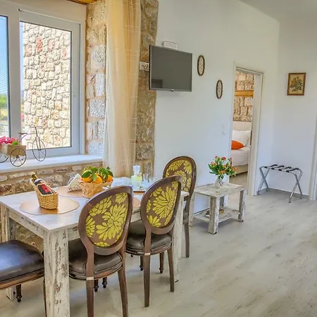Stone Appartement Haraki